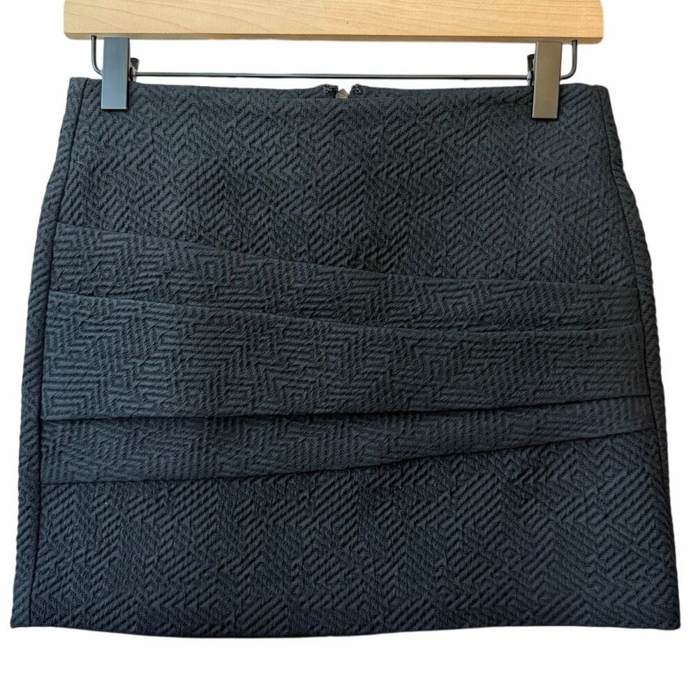 Maje Textured Black Mini Skirt Women’s Size 34 Feminine Classic Luxury